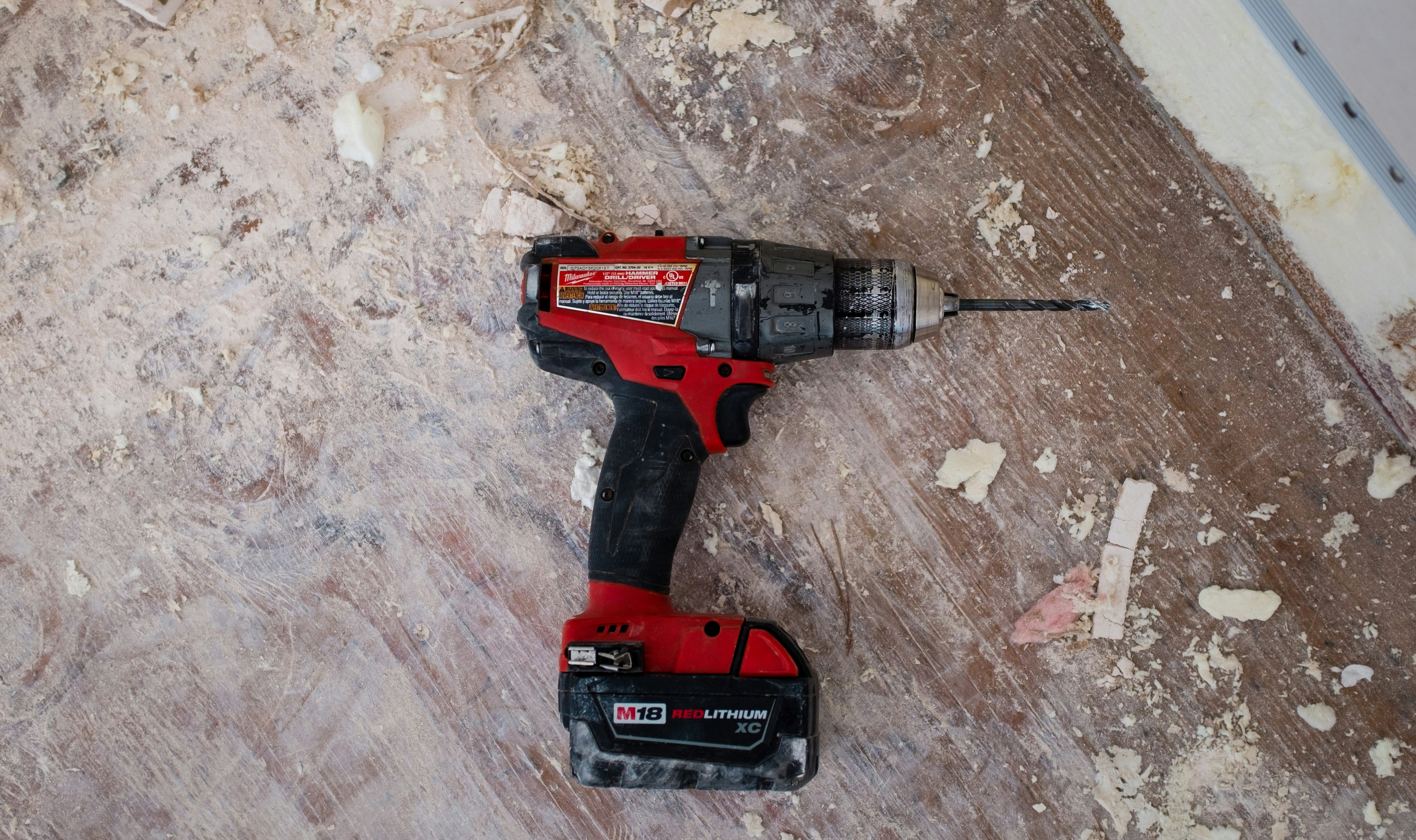 Brushless drill with battery pack