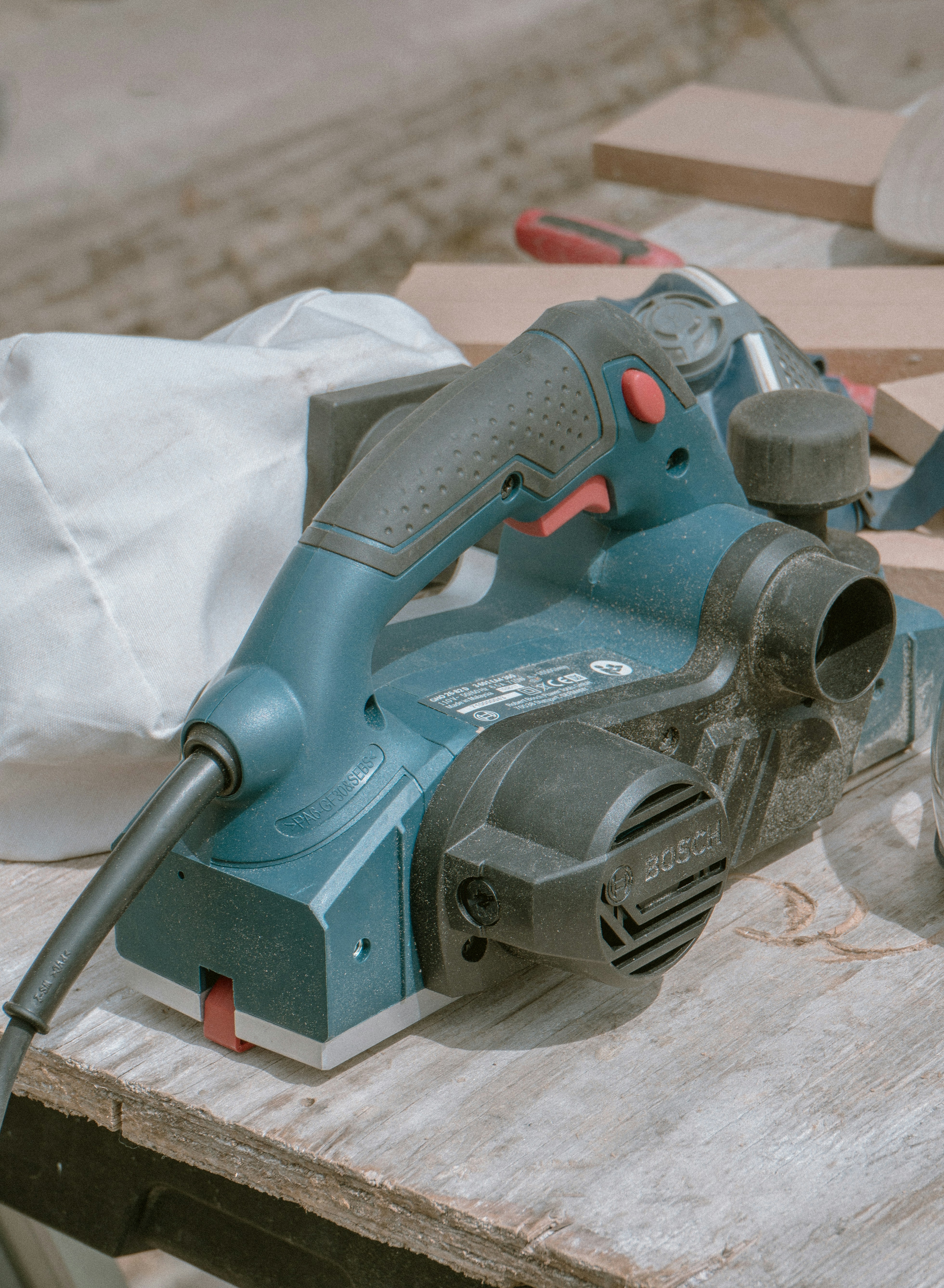 Electric vs. Cordless Plane Power Output: What the Numbers Mean
