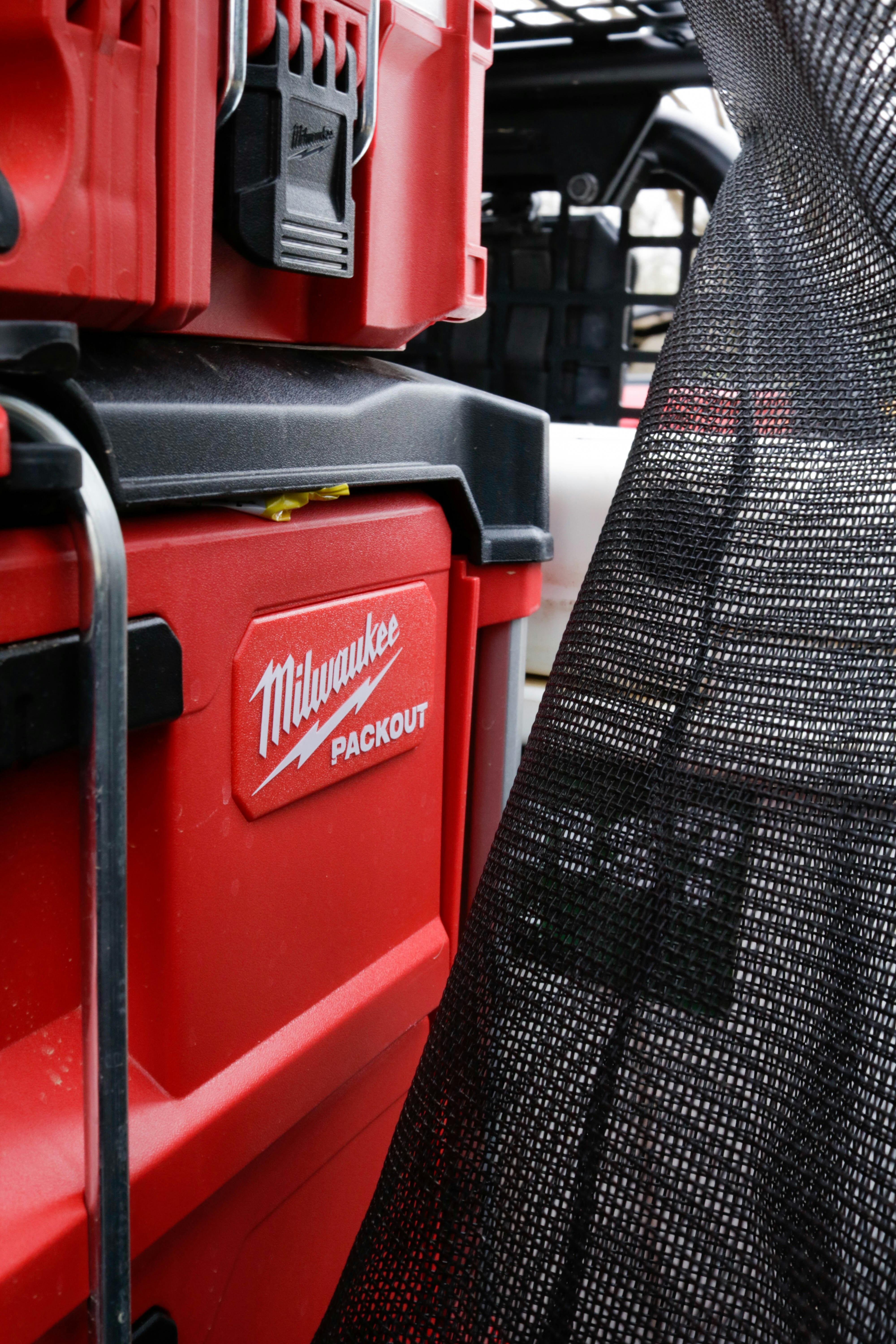 Milwaukee vs DeWalt: The Data Behind the Red and Yellow Dynasty