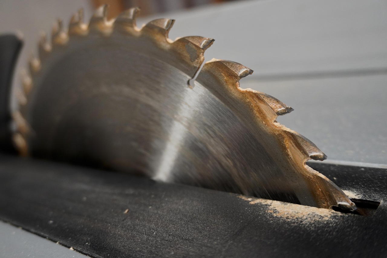 Why Your Tools Hate Melamine (And What Actually Happens)