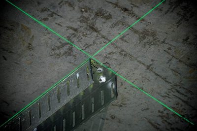 DeWalt DW089LG in use